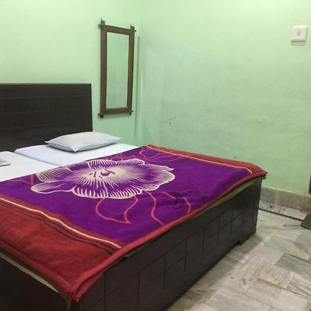 Hotel Vardaan Kankhal Екстериор снимка